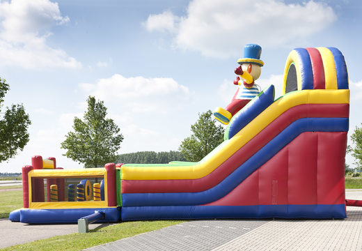 Ordina uno scivolo multifunzionale gonfiabile a tema clown con una piscina per bambini, un impressionante oggetto 3D, colori freschi e gli ostacoli 3D per i bambini. Acquista ora gli scivoli gonfiabili online su JB Gonfiabili Italia