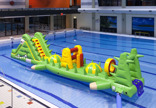 Esclusiva piscina per coccodrilli lunga 12 m con ostacoli impegnativi per grandi e piccini. Acquista ora giochi gonfiabili in piscina online su JB Gonfiabili Italia