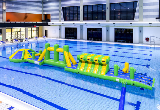 Acquista piscina gonfiabile verde/blu da 16 m con oggetti divertenti e scivolo tondo per grandi e piccini. Ordina ora i giochi gonfiabili in piscina online su JB Gonfiabili Italia
