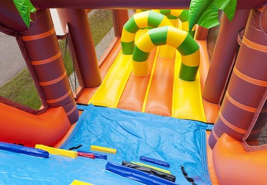 Ottieni il tuo esclusivo percorso a ostacoli a tema giungla di 17 metri con 7 elementi di gioco e oggetti colorati ora per i bambini. Ordina percorsi ad ostacoli gonfiabili presso JB Gonfiabili Italia