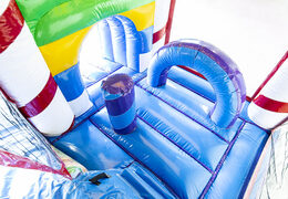 Acquista castello gonfiabile piccola con scivolo a tema caramelle per bambini. Ordina i castelli gonfiabili online su JB Gonfiabili Italia