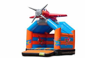 Standaard vliegtuig springkussen bestellen in opvallende kleuren met bovenop een groot 3D object voor kinderen. Koop springkussens online bij JB Inflatables Nederland