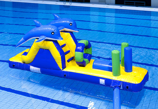 Scivolo gonfiabile Dolphin Run con oggetti divertenti per grandi e piccini. Ordina ora i giochi gonfiabili in piscina online su JB Gonfiabili Italia