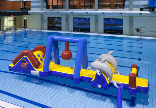 Ordina la corsa a ostacoli in acqua con delfini 3D e fantastiche stampe per grandi e piccini. Acquista ora i percorsi ad ostacoli gonfiabili online su JB Gonfiabili Italia