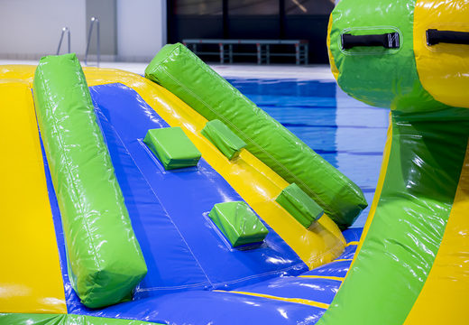 Scivolo avventura in piscina corsa verde/blu 10 m con ostacoli impegnativi e scivolo rotondo per grandi e piccini. Acquista ora le attrazioni acquatiche gonfiabili online su JB Gonfiabili Italia