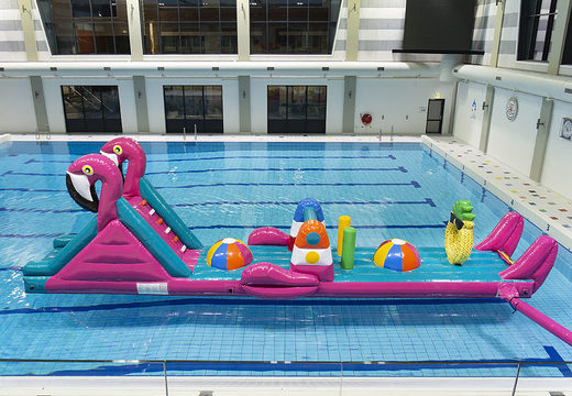 Ottieni un percorso a ostacoli per piscina Flamingo Run gonfiabile ermetico lungo 12 metri in un design unico per grandi e piccini. Ordina ora i percorsi ad ostacoli gonfiabili online su JB Gonfiabili Italia