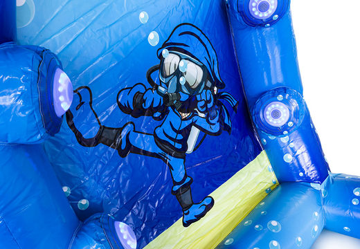 Acquista IPS Ninja Splash gonfiabile con uno spruzzatore d'acqua per grandi e piccini. Ordina ora le attrazioni gonfiabili IPS Ninja online su JB Gonfiabili Italia
