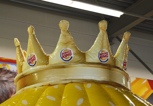 Acquista Burger King Whopper promozionale personalizzato - castello gonfiabile rotondo a cupola con la grande corona 3D. Ordina ora gonfiabili personalizzati con la tua identità aziendale su JB Gonfiabili Italia