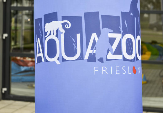 Ordina il pupazzi gonfiabile AquaZoo Friesland su misura presso JB Gonfiabili Italia. Richiedi ora un design gratuito per un uomo gonfiabile che ondeggia stravagante nella tua identità aziendale