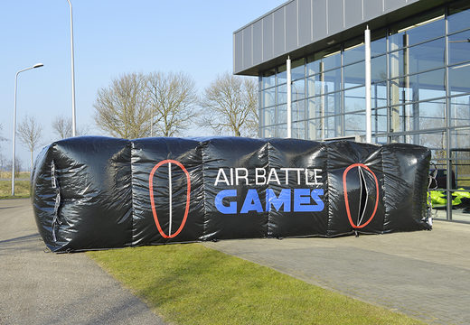 Ordina un'arena di battaglia aerea con tag laser gonfiabile personalizzata per grandi e piccini. Acquista ora l'arena gonfiabile online su JB Gonfiabili Italia