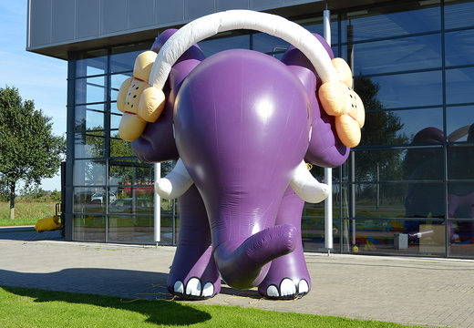Ordina un grande elefante viola che attira l'attenzione. Acquista gonfiabili 3D online su JB Gonfiabili Italia