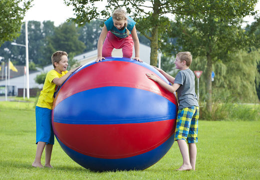 Acquista super palline gonfiabili multiuso da 1,5 e 2 metri blu rosse per grandi e piccini. Ordina articoli gonfiabili online su JB Gonfiabili Italia