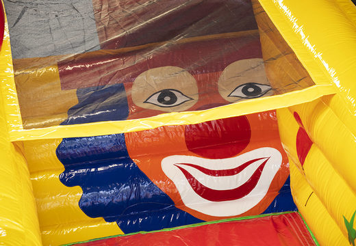 Acquista uno spettacolare scivolo gonfiabile a tema clown con divertenti stampe e oggetti 3D per bambini. Ordina ora gli scivoli gonfiabili online su JB Gonfiabili Italia