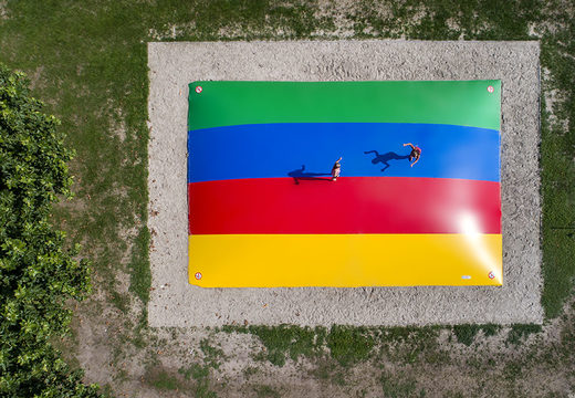 Airmountain arcobaleno personalizzato per bambini realizzato da JB Gonfiabili Italia. Airmountains su misura in tutte le forme e dimensioni