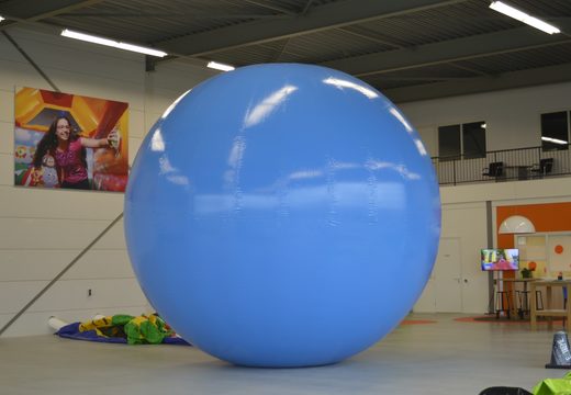 Acquista online l'ingrandimento del prodotto Mega Blue Ball. Ordina ora il tuo ingrandimento del prodotto gonfiabile online su JB Gonfiabili Italia