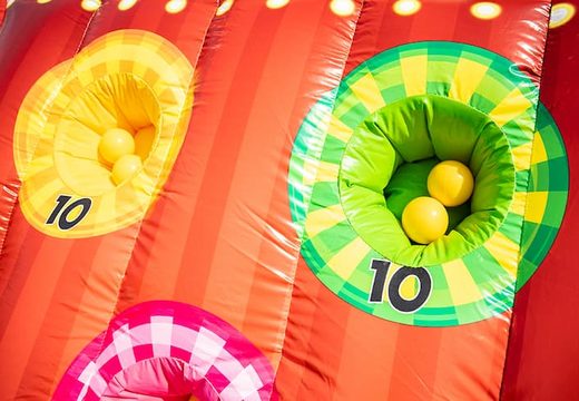 Acquista il gonfiabile con il tema carnevale della JB Bubble e organizza la tua festa schiuma facile da posizionare e utilizzare