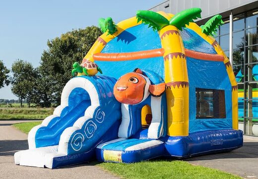 Acquistare un multigioco gonfiabile per bambini con tetto ostacoli e scivolo con il tema mondo mare