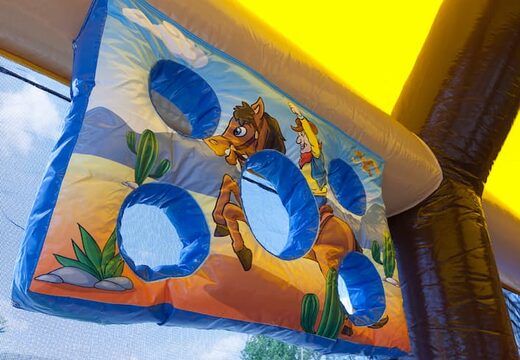 Acquistare un gioco gonfiabile spara palline con scivolo e tetto con il tema western per bambini