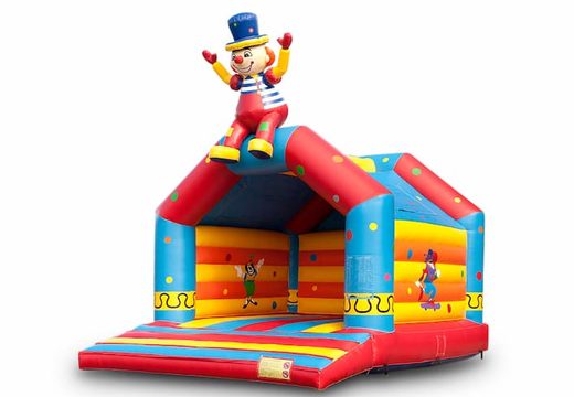 Acquista un grande castello gonfiabile al coperto in tema clown seduto per bambini. Disponibile su JB Gonfiabili Italia online