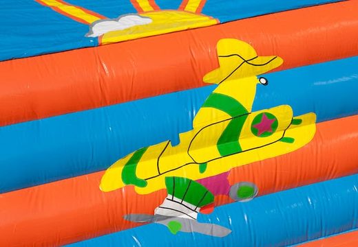 Acquista un super castello gonfiabile coperto da un aeroplano a tema per bambini. Ordina i castelli gonfiabili online su JB Gonfiabili Italia