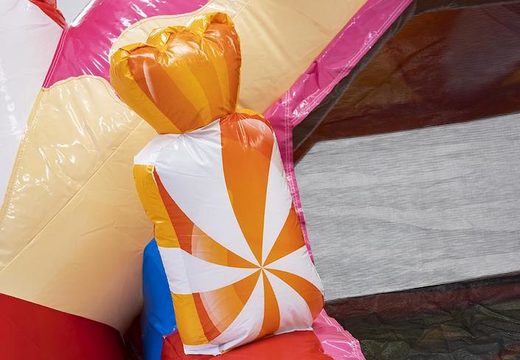 Sdraietta gonfiabile a tema caramelle con scivolo con caramelle 3d in vendita per bambini