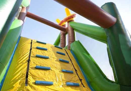 Acquista un percorso a ostacoli a tema cowboy largo 17 metri con 7 elementi di gioco e oggetti colorati per i bambini. Ordina ora i percorsi ad ostacoli gonfiabili online su JB Gonfiabili Italia