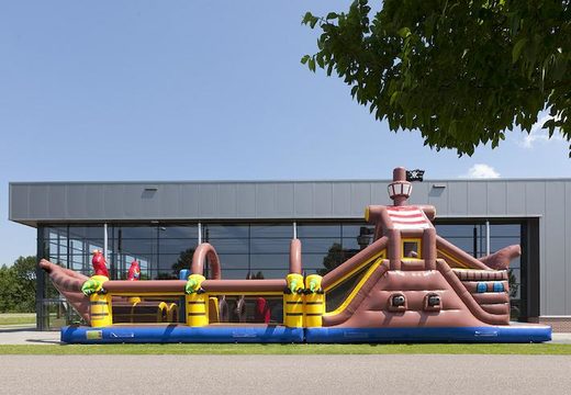 Corsa a ostacoli di 17 metri con 7 elementi di gioco e oggetti colorati per i bambini. Acquista ora i percorsi ad ostacoli gonfiabili online su JB Gonfiabili Italia