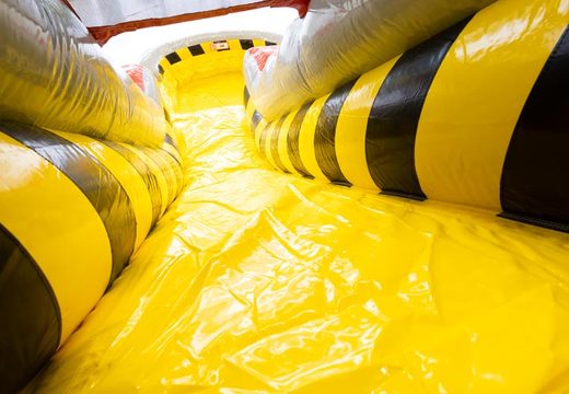 Acquista l'acquascivolo gonfiabile a tema ad alta tensione da JB Inflatables