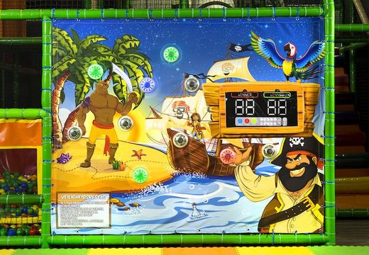Ordina una parete con punti interattivi per un parco giochi a tema pirata per bambini
