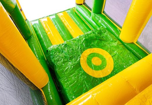 Materasso gonfiabile verde per saltare percorso ad ostacoli modulare