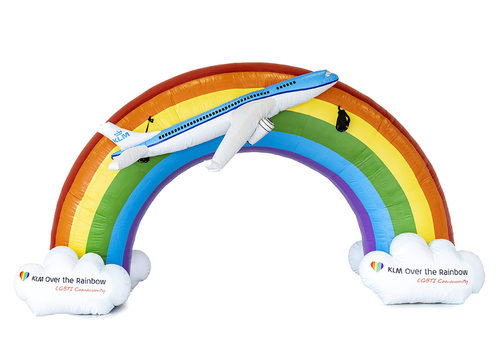 Gepersonaliseerde regenboog reclame bogen met 3D vliegtuig laten maken bij JB Promotions Nederland; specialist in opblaasbare reclame artikelen met 3D objecten