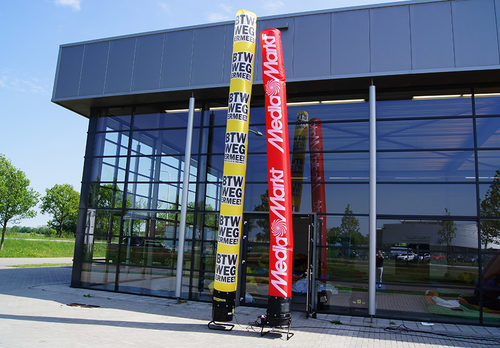 Gepersonaliseerde MediaMarkt skytube in eigen huisstijlkleuren en logo laten maken bij JB Promotions Nederland. Promotionele inflatable tubes in alle soorten en maten razendsnel op maat gemaakt